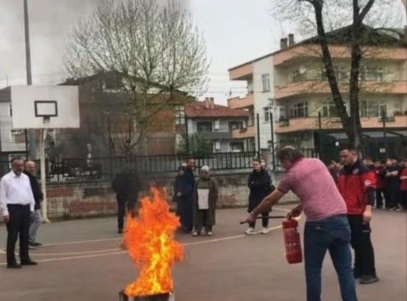 İtfaiyeden 4 günde 750 kişiye yangın tahliye tatbikatı