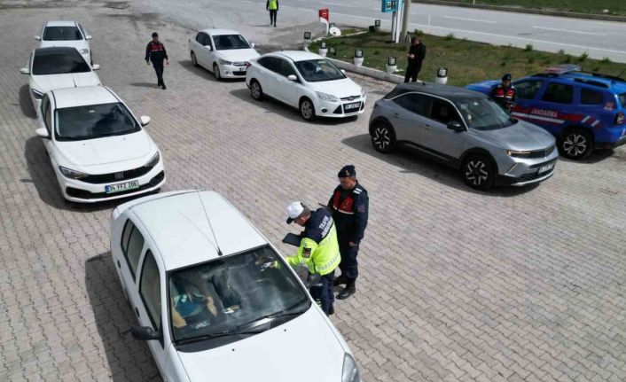 Jandarma bayram tatilinde denetimlerine devam etti