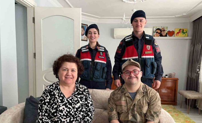 Jandarma ekipleri down sendromlu Efekan ile devriye attı