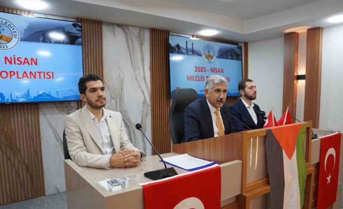 Kahta Belediyesi, hem Filistin’e hem de İBB’deki yolsuzluklara dikkat çekti