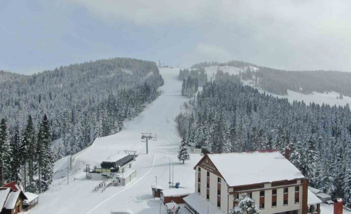 Kastamonu’da Nisan ayında kışı aratmayan manzara: 22 köy yolu ulaşıma kapandı