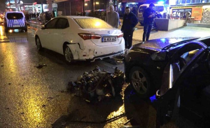 Kazada güvenlik önlemi alan polise kamyonet çarptı