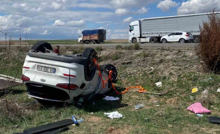 Kırıkkale’de takla atan otomobil şarampole devrildi: 4 yaralı