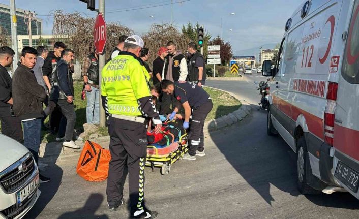 Kırmızı ışıkta geçen cip motosiklete çarptı: 1 yaralı