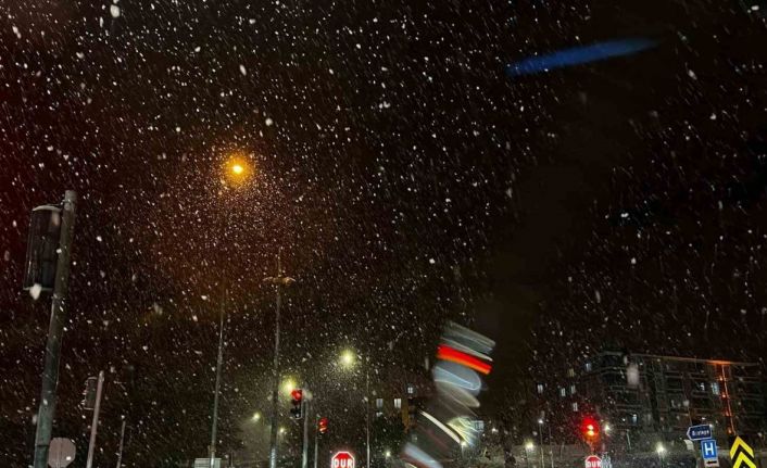 Kırşehir’de Nisan ayında kar yağdı