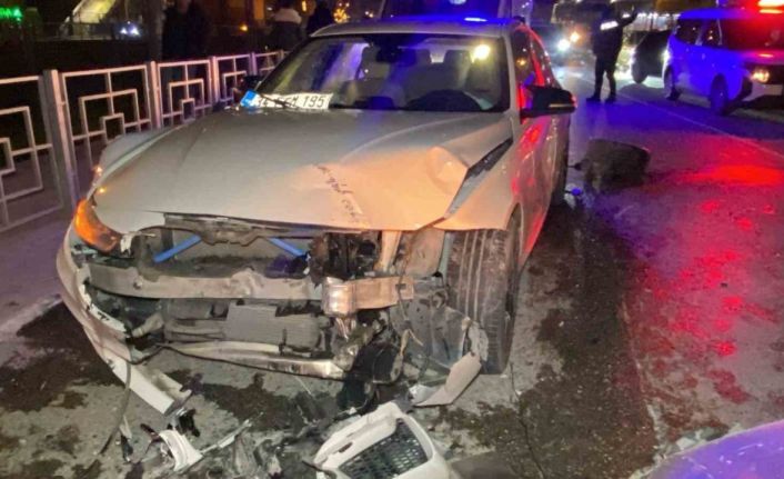 Kocaeli’de trafik kazası: İki araç da hurdaya döndü, sürücüler yara almadan kurtuldu