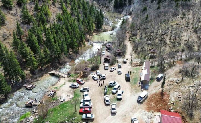 Konya’da Aygırdibi Şelalesi bayramda piknikçilerin akınına uğradı
