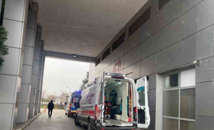 Körfez’de tavuk döner yiyen 52 kişi hastanelik oldu