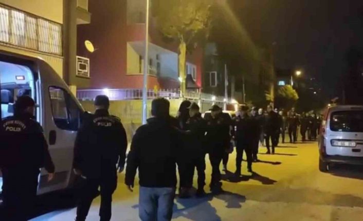 Kumar oynarken yakalanan şahsın aklına ilk gelen polise kimlik sormak oldu