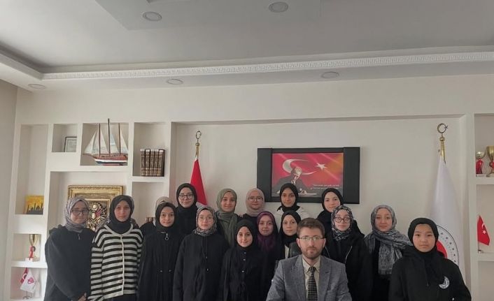 Kur’an kursu öğrencilerinden anlamlı bağış