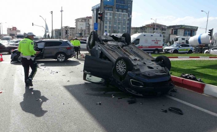 Malatya’da cip ile çarpışan otomobil ters döndü: 2 yaralı