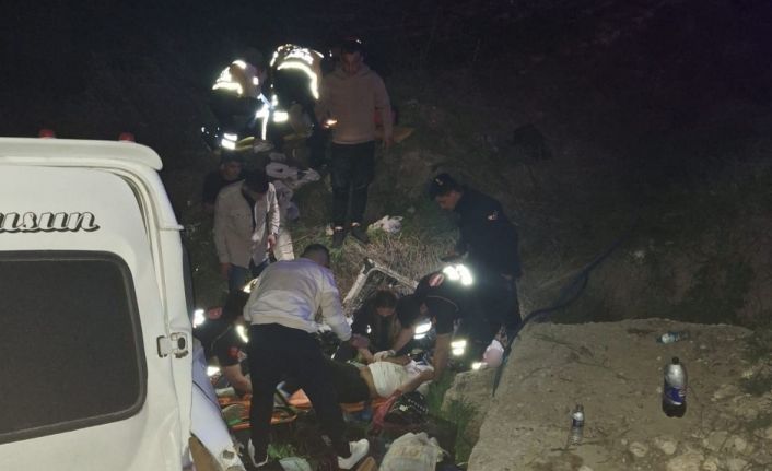 Malatya’da minibüs şarampole yuvarlandı: 8 yaralı