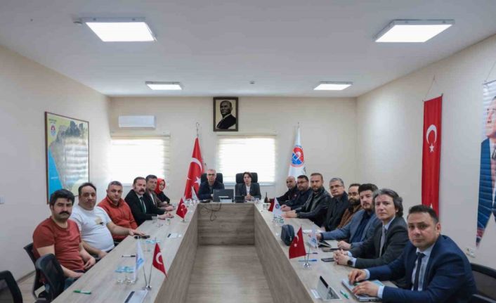 Maltepe Belediye Başkanı Köymen, deprem sonrası Maltepe Afet ve Acil Durum Yönetim Merkezi’ne geldi