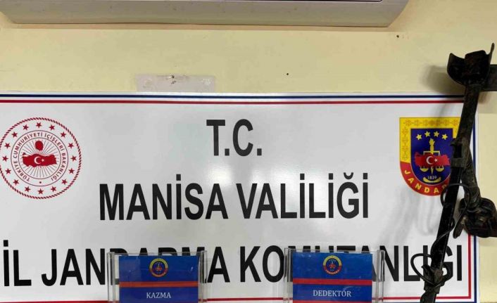 Manisa’da sit alanında define ararken yakalandı