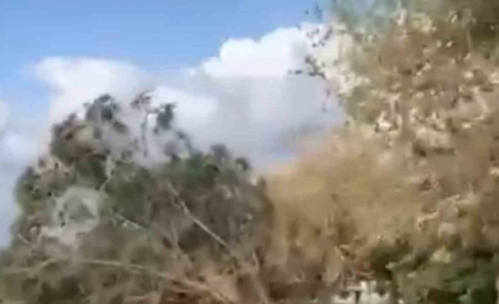 Mardin’de hortum çatıları uçurdu, ağaçları devirdi