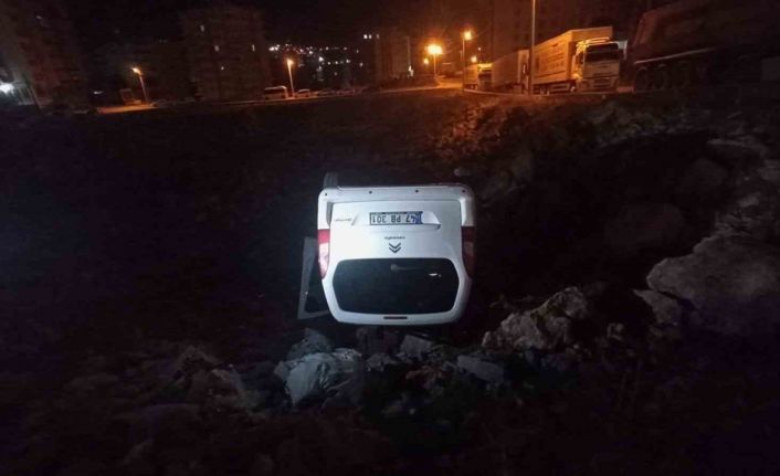 Mardin’de kamyonet devrildi: 1 yaralı