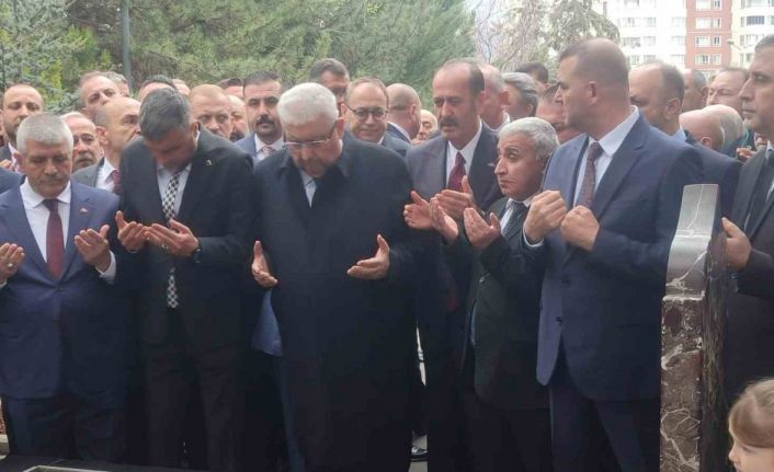 MHP’nin Kurucu Lideri Alparslan Türkeş, mezarı başında anıldı