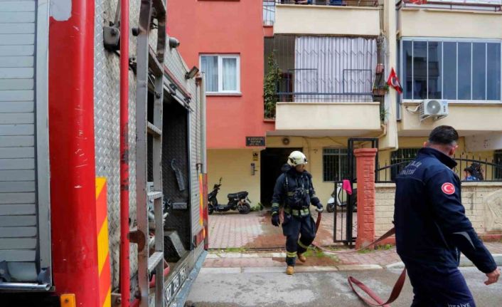 Muratpaşa’da dairede çıkan yangın büyümeden söndürüldü