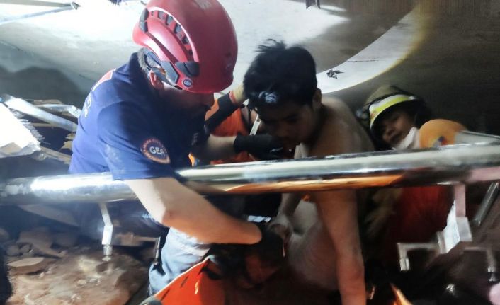 Myanmar’a yardıma giden Türk ekip 1 kişiyi daha enkaz altından kurtardı