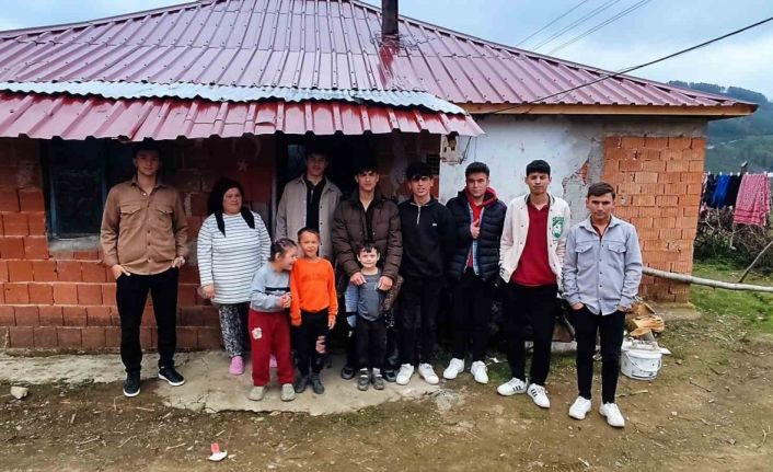 Ordu’da meslek lisesi öğrencileri, ihtiyaç sahibi ailelerin elektrik tesisatlarını yeniledi