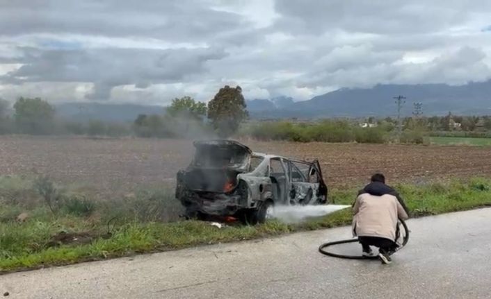 Osmaniye’de seyir halindeki otomobil yandı