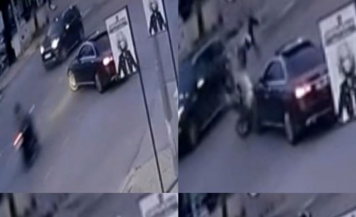 Otomobile çarpan motosikletli takla atıp yere düştü: O anlar kamerada