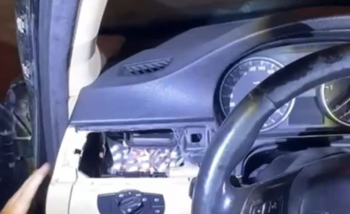 Otomobilin klima ızgarasından uyuşturucu çıktı