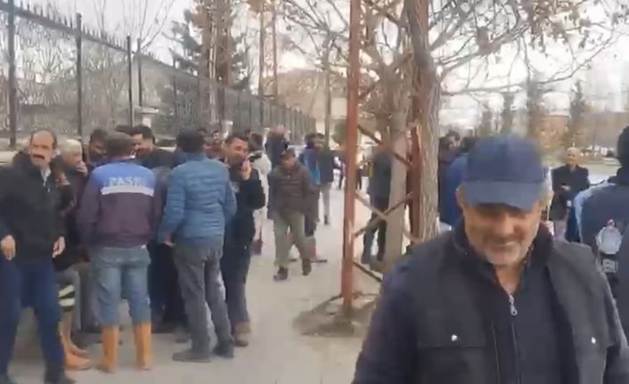 Patnos Belediye’si işçileri ödenmeyen maaşlara karşı ses yükseltti