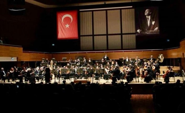 Prof. Dr. Ayhan Kızıl’ı 10. yıl anmak konseri