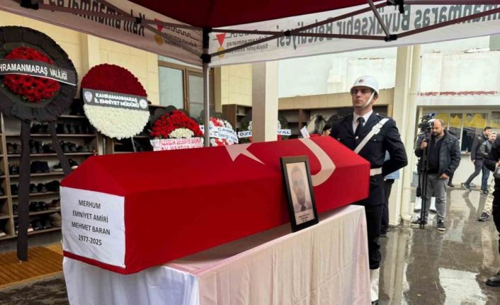 Rahatsızlanarak vefat eden emniyet amiri, son yolculuğuna uğurlandı