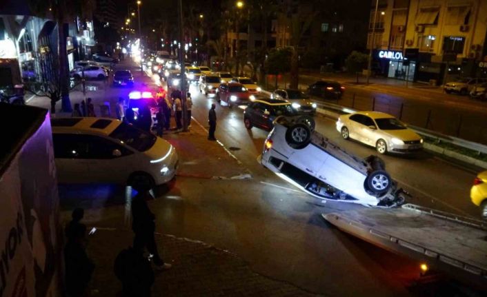 Refüje çarpıp taklalar atan araçtan genç sürücü sıyrık bile almadan çıktı