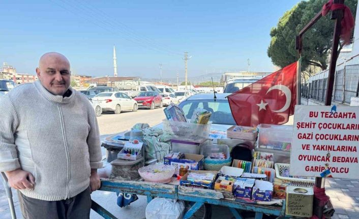 Şehit çocuğundan etkilendi 8 yıldır bedava oyuncak dağıtıyor