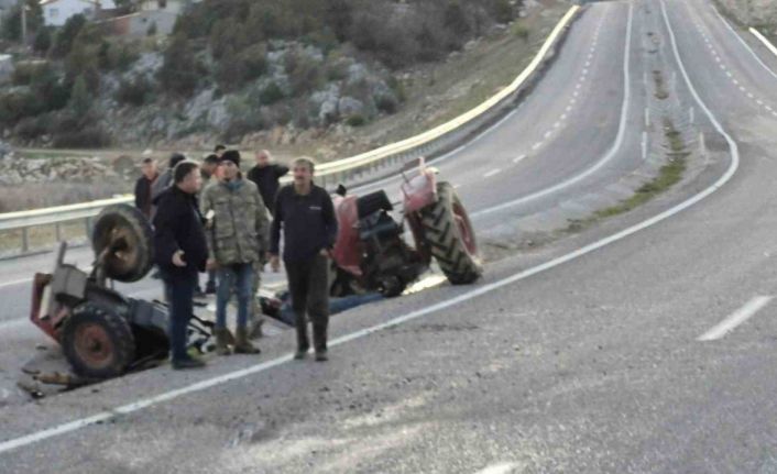 Seyir halindeki traktör ikiye bölündü: 1 ölü, 1 yaralı