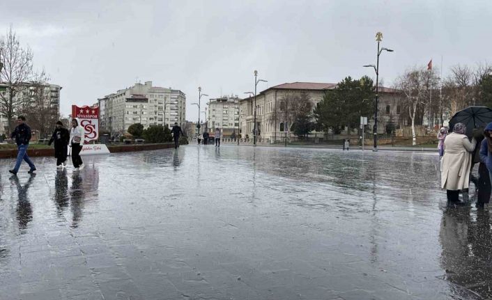 Sivas’ta dolu vatandaşlara zor anlar yaşattı