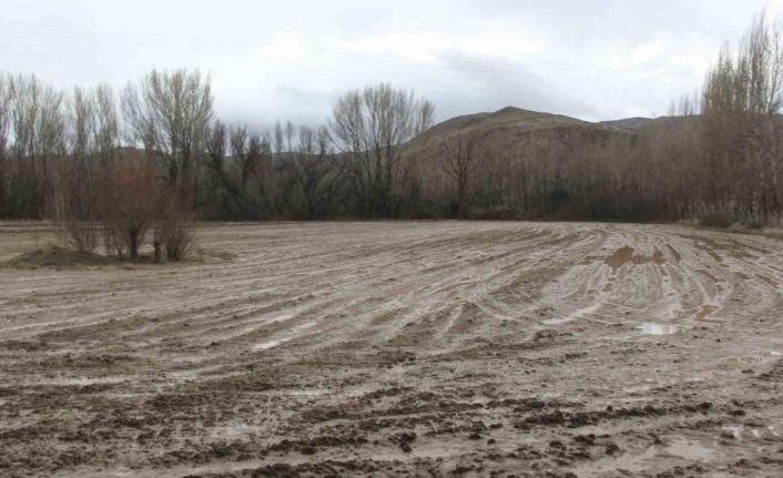 Sivas’ta sağanak yağış ve su taşkınları tarım arazilerine zarar verdi