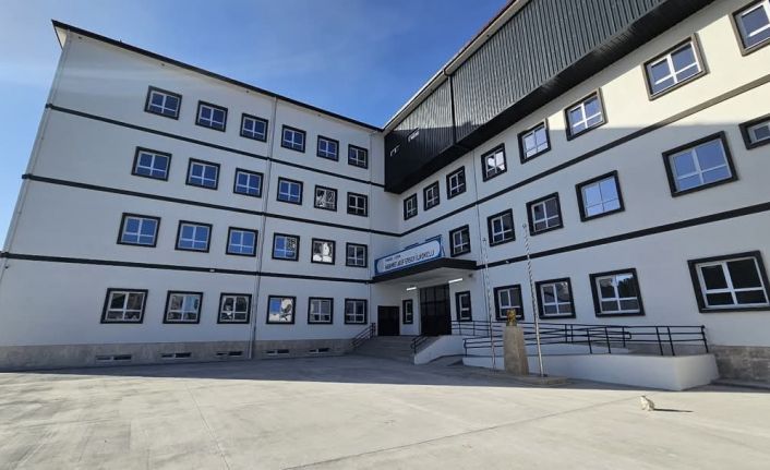 Soma’da 670 öğrenci modern okuluna kavuştu