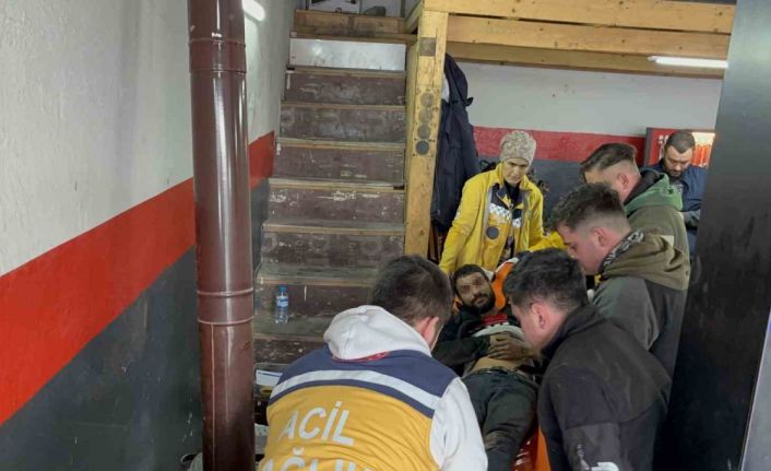 Tamircide otomobilden fırlayan helezon yayı hastanelik etti