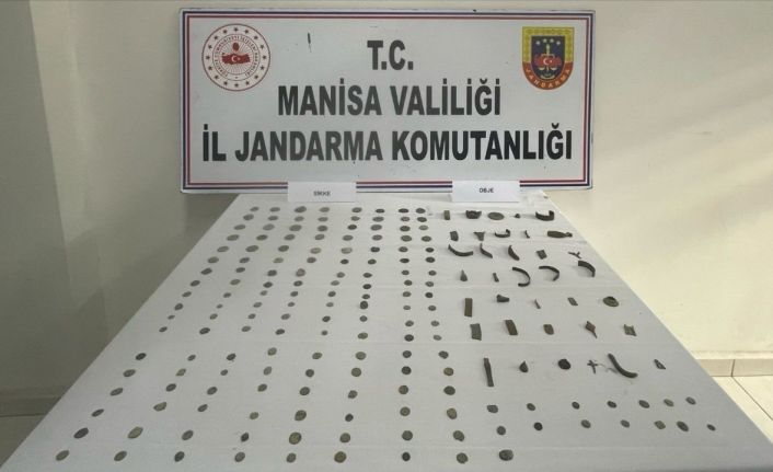 Tarihi objeler ve sikkeleri satmak isterken jandarmaya yakalandı