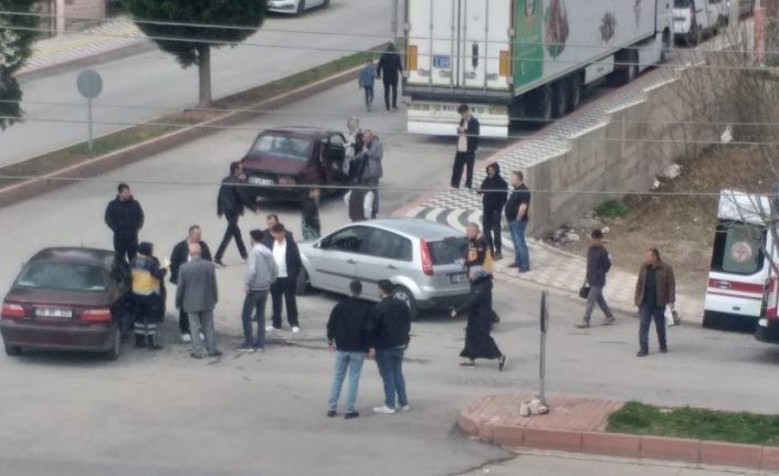 Tavşanlı’da trafik kazası: 3 yaralı