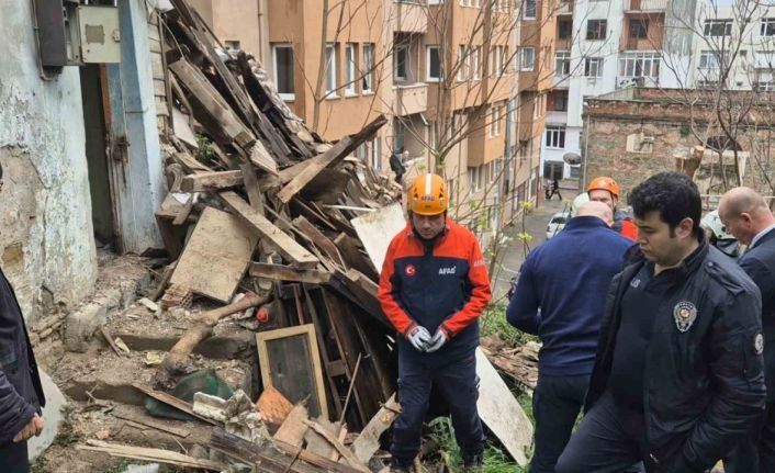 Tekirdağ’da 2 katlı bina çöktü