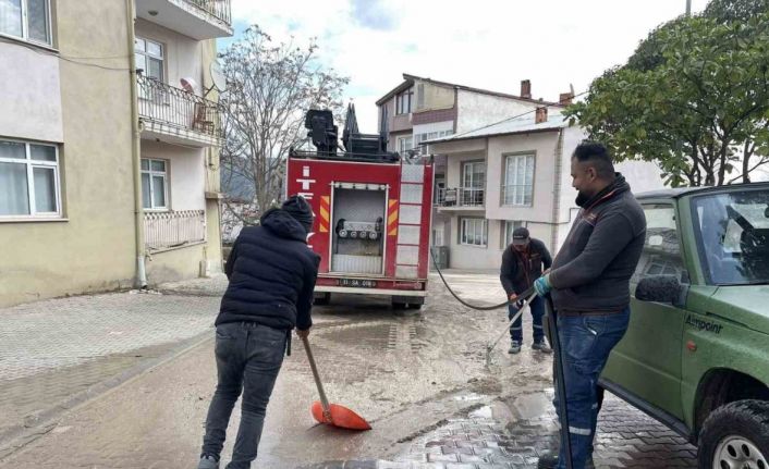 Temiz çevre için ekipler yoğun çalışmaya devam ediyor