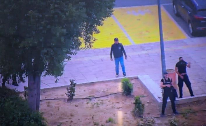 Terör örgütü EOKA destekçisi Rumlardan, Kıbrıs Türklerine taşlı saldırı