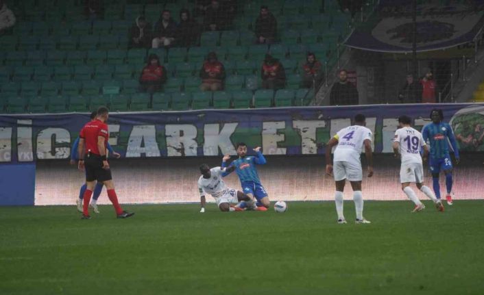 Trendyol Süper Lig: Çaykur Rizespor: 0 - Eyüpspor: 0 (İlk yarı)