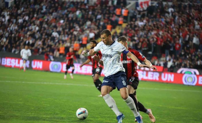 Trendyol Süper Lig: Gaziantep FK: 1 - Fenerbahçe: 0 (Maç devam ediyor)