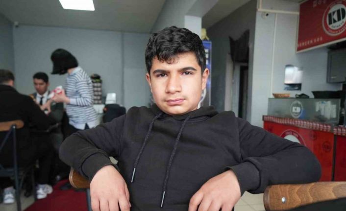 Tüp yüklü kamyoneti durdurarak faciayı önleyen 13 yaşındaki Yusuf, o anları anlattı