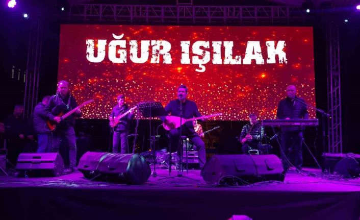 Uğur Işılak Karabük’te sahne aldı