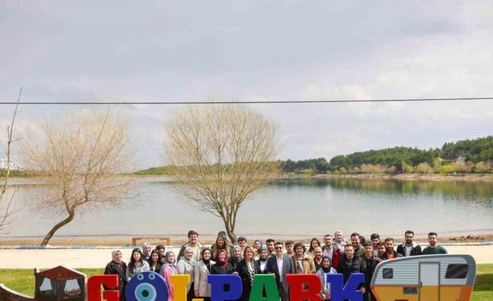 Üniversiteli öğrencilerle anlamlı bayram buluşması