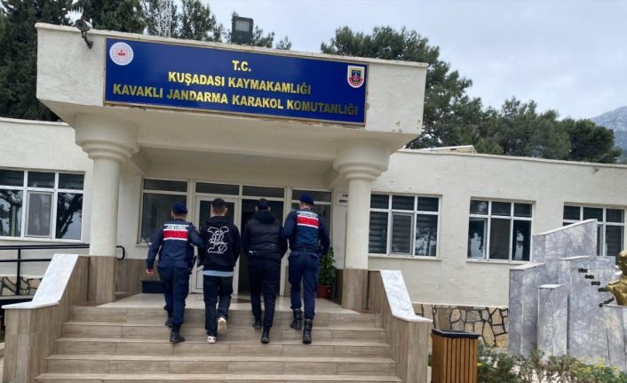 Yunanistan’a yüzerek geçmeye çalışırken yakalandılar