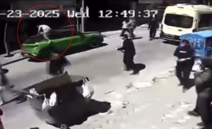 Zeytinburnu’nda deprem esnasında balkondan atlayan genç arabanın üzerine düştü: O anlar kamerada