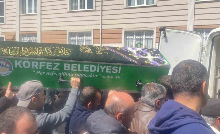 Zümra, gözyaşlarıyla toprağa verildi